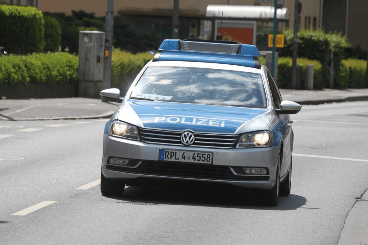 Ein Polizei-Auto auf Streife.